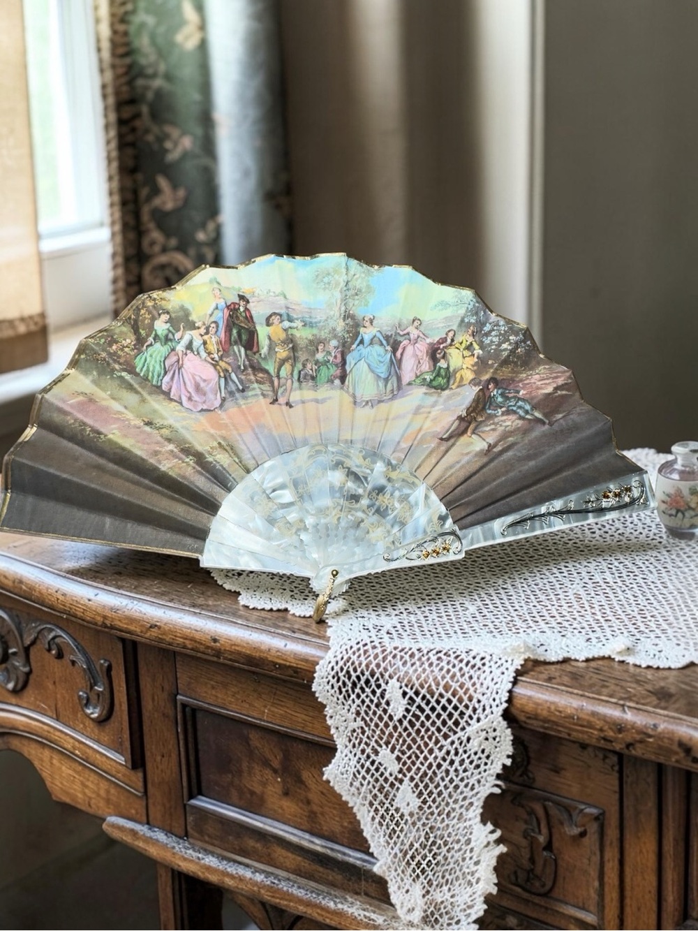 Edwardian Celluloid Hand Fan Courting Scene Victorian Signed 1900–1920 Gilded